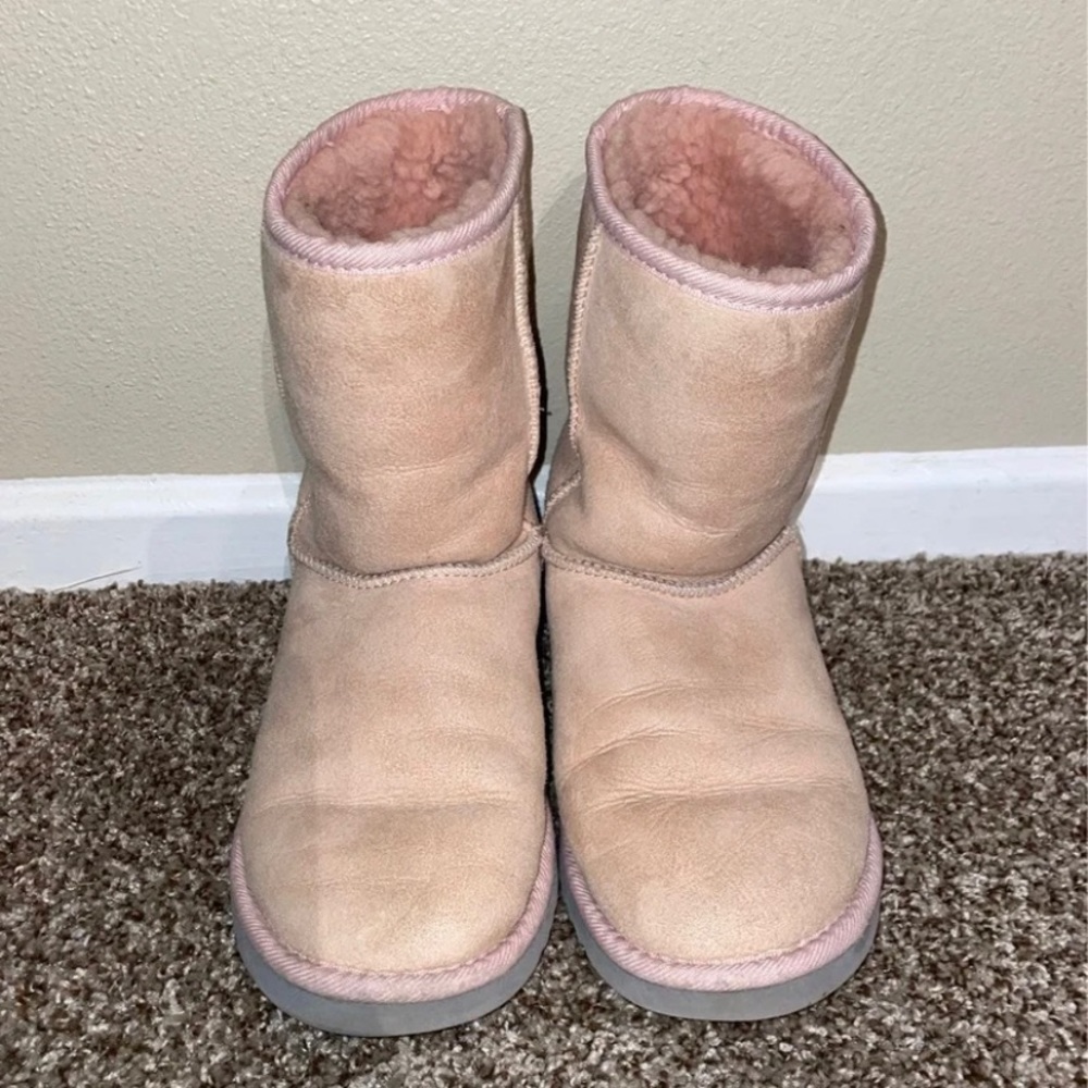 Short pink uggs